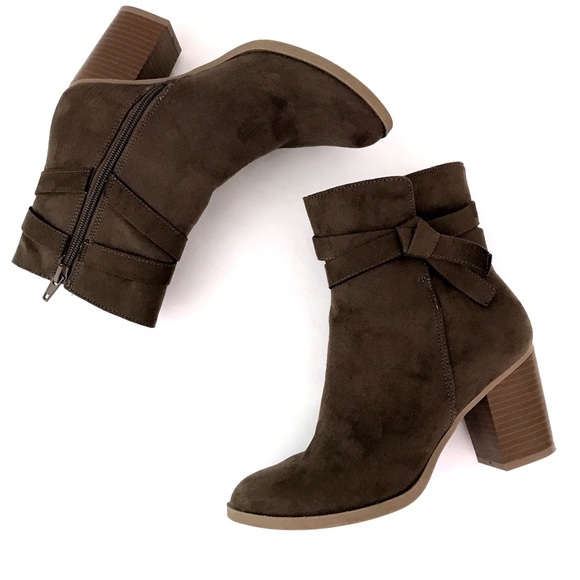 American Eagle By Payless Shoes - American Eagle Booties Sz 6.5 Faux Suede Brown.